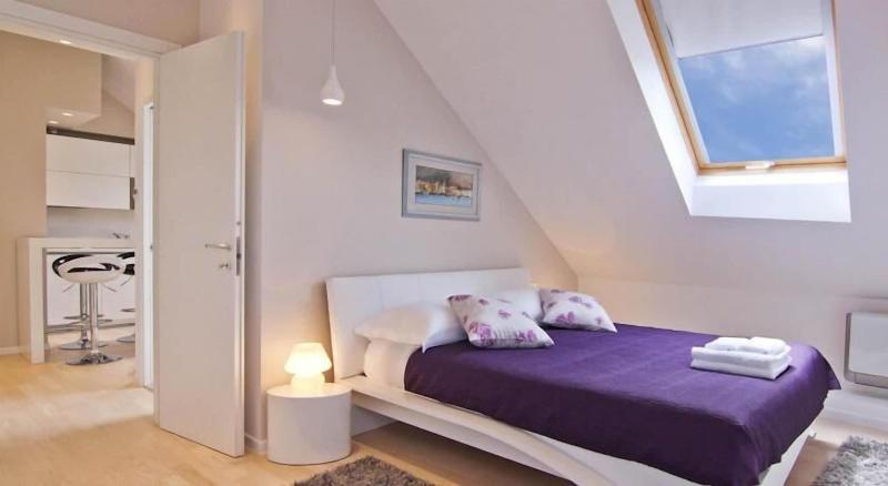 Laura Lux Suites image