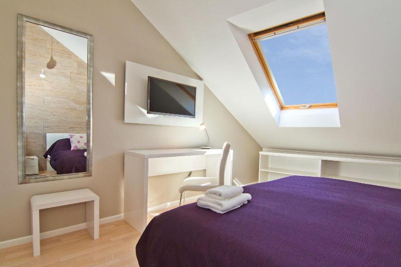 Laura Lux Suites image