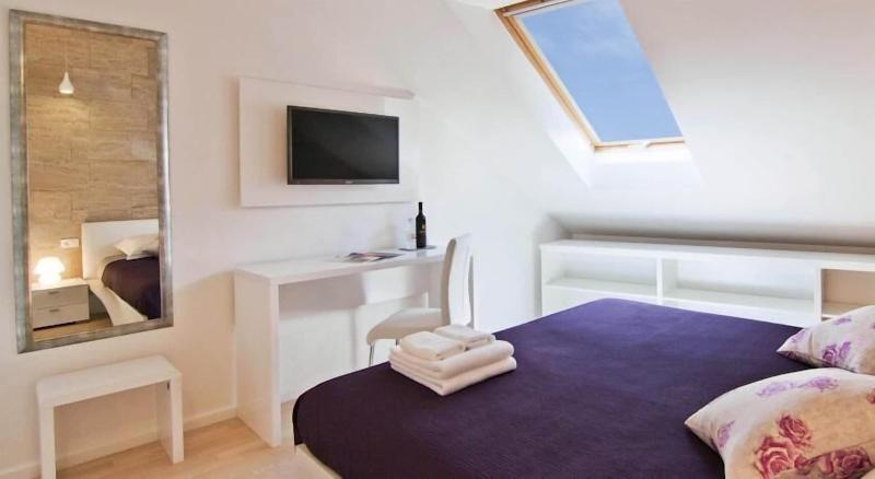 Laura Lux Suites image