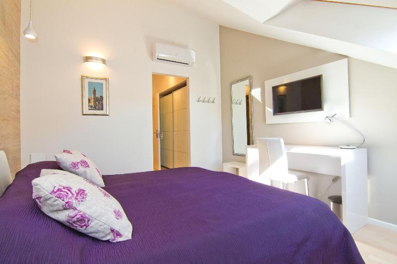 Laura Lux Suites image
