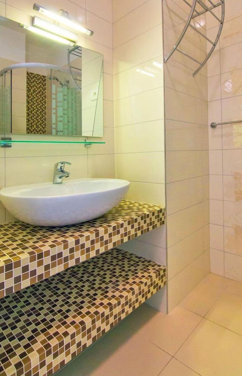 Laura Lux Suites image