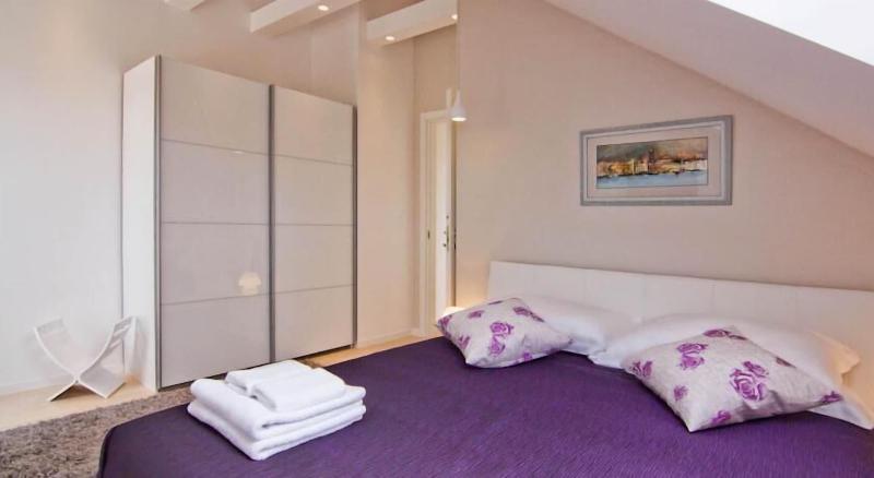 Laura Lux Suites image