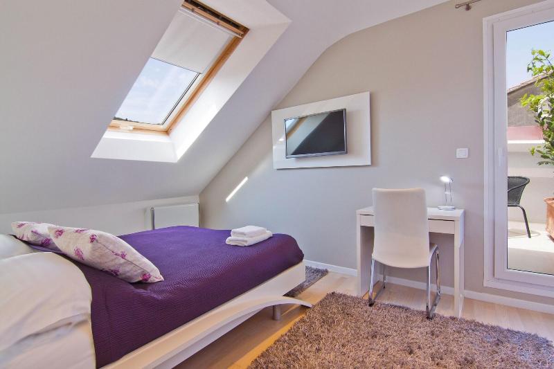 Laura Lux Suites image