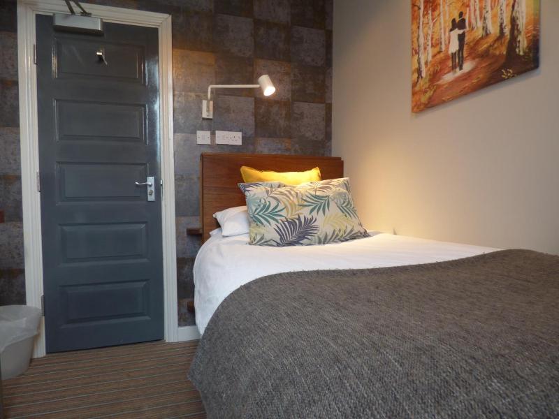 Wheldale Hotel image