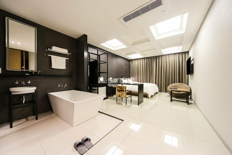 Yeoubi Hotel image