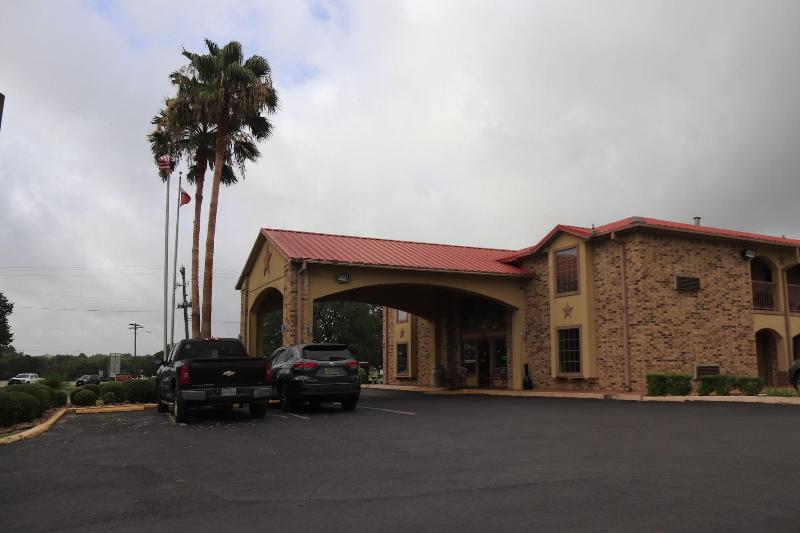 Chaparral Motel image