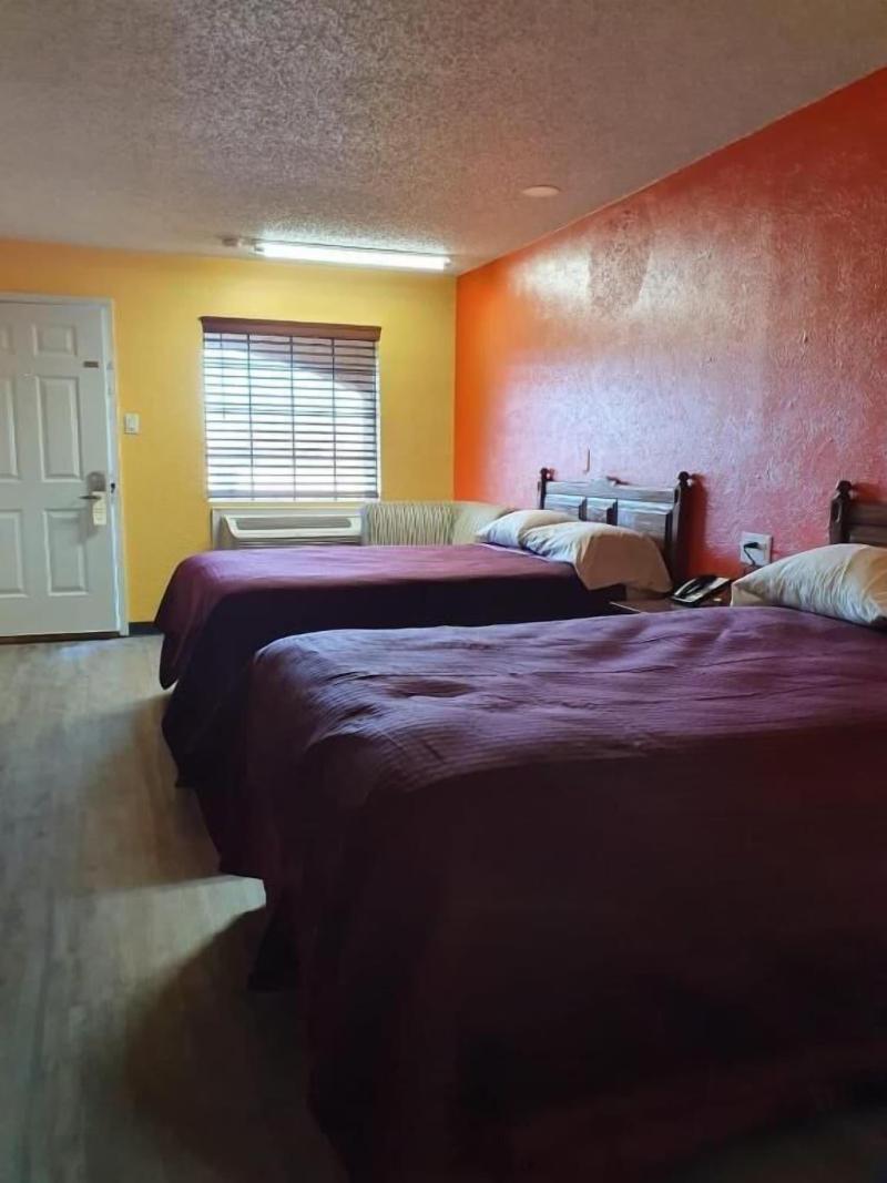 Chaparral Motel image 7