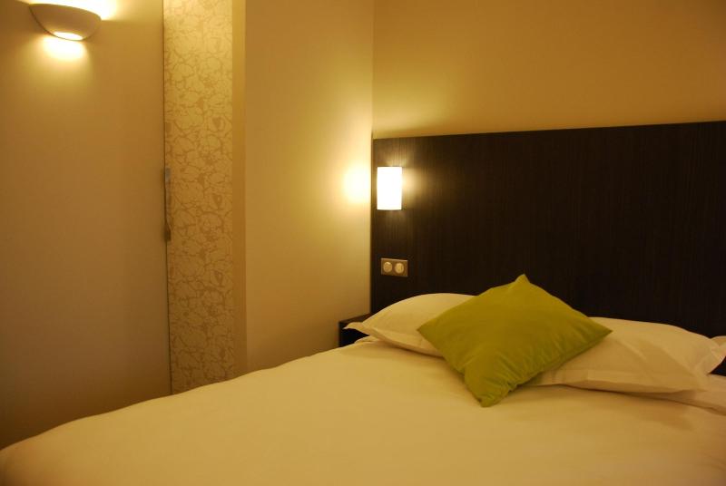 Ruthenium Hotel image