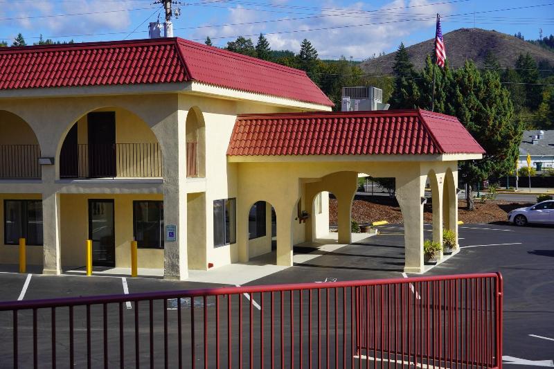 Timberland Inn & Suites image