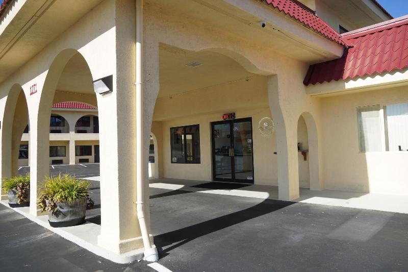 Timberland Inn & Suites image