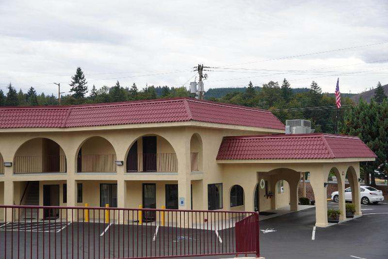 Timberland Inn & Suites image
