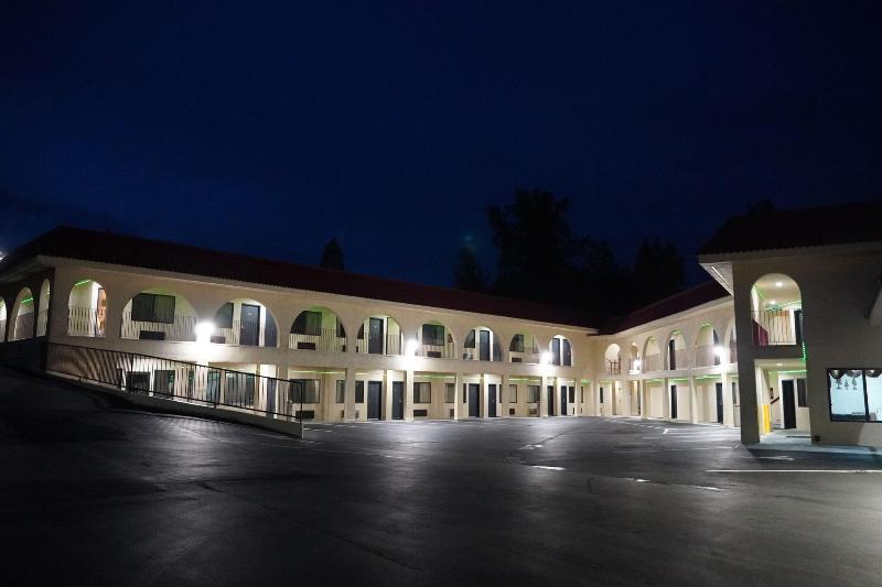 Timberland Inn & Suites image
