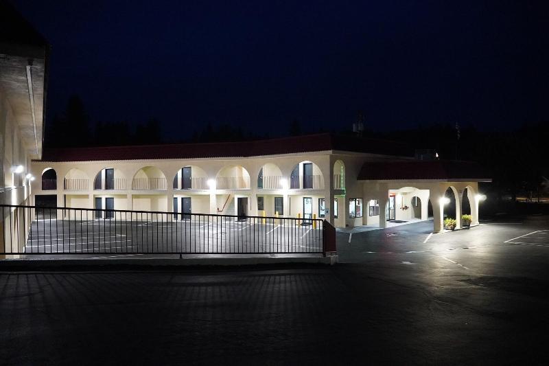 Timberland Inn & Suites image