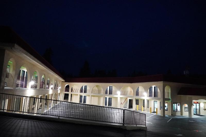 Timberland Inn & Suites image