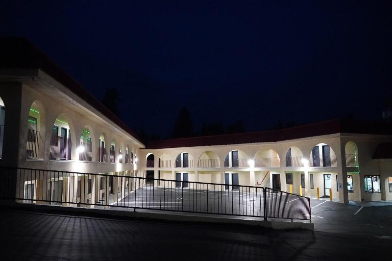 Timberland Inn & Suites image