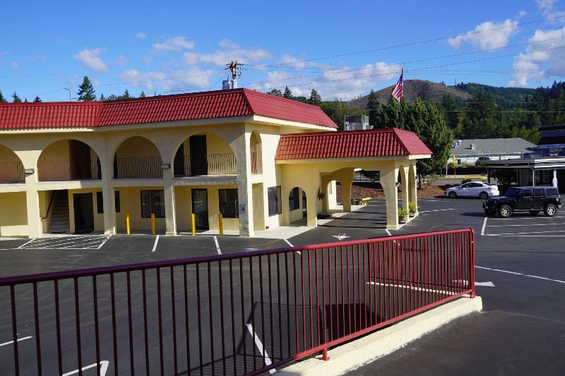 Timberland Inn & Suites image