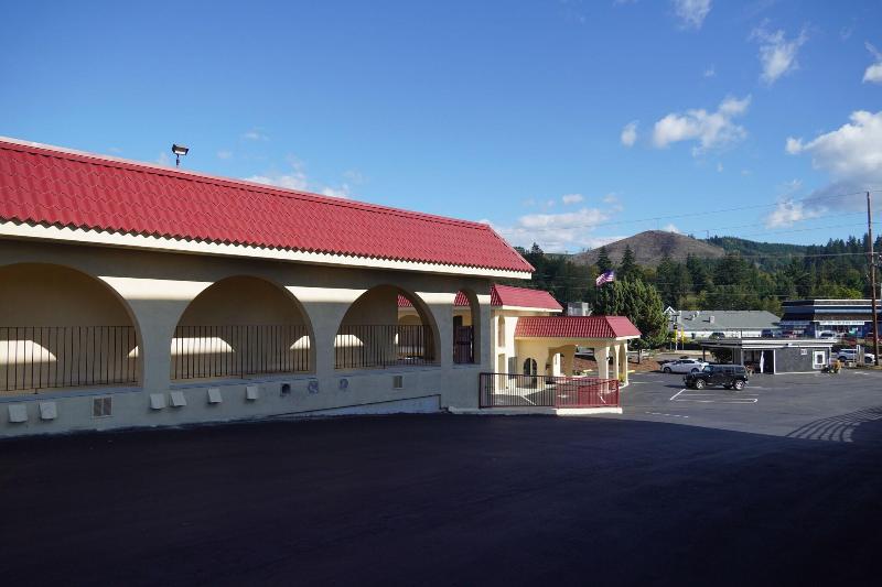 Timberland Inn & Suites image
