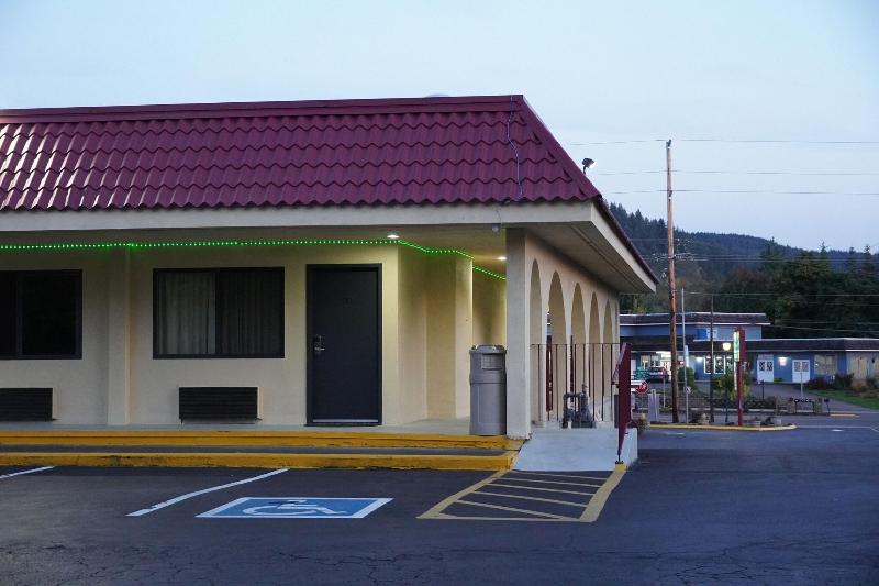 Timberland Inn & Suites image