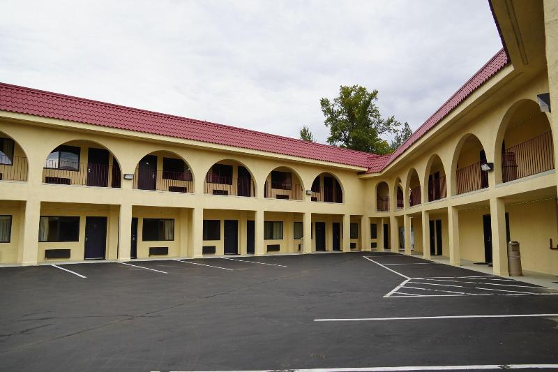 Timberland Inn & Suites image