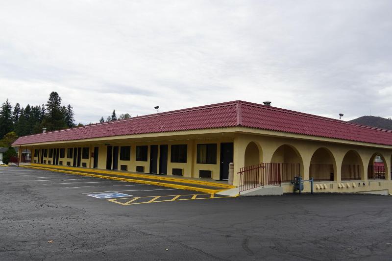 Timberland Inn & Suites image