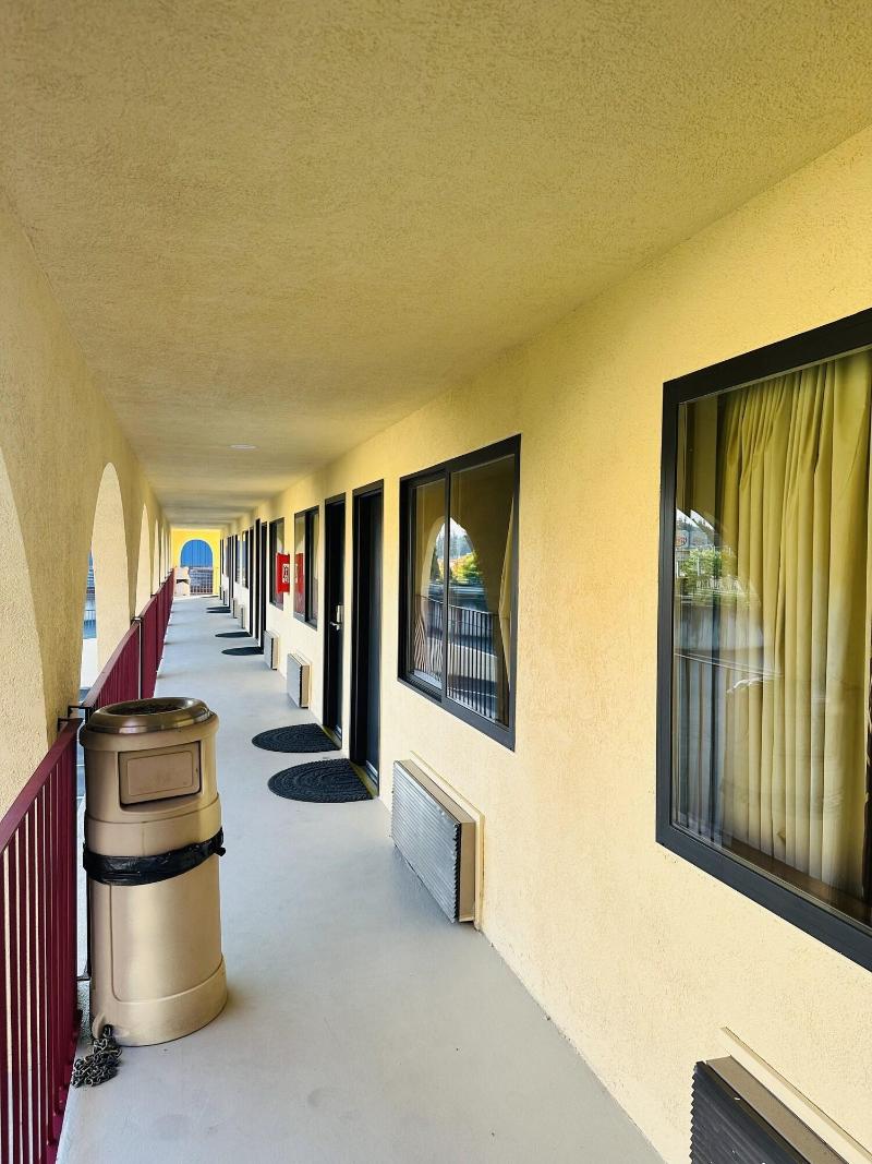 Timberland Inn & Suites image