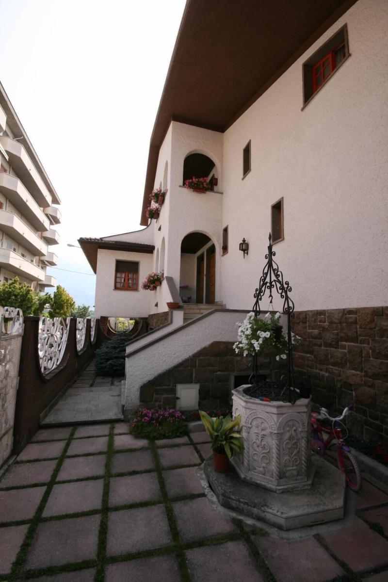 La Villa image