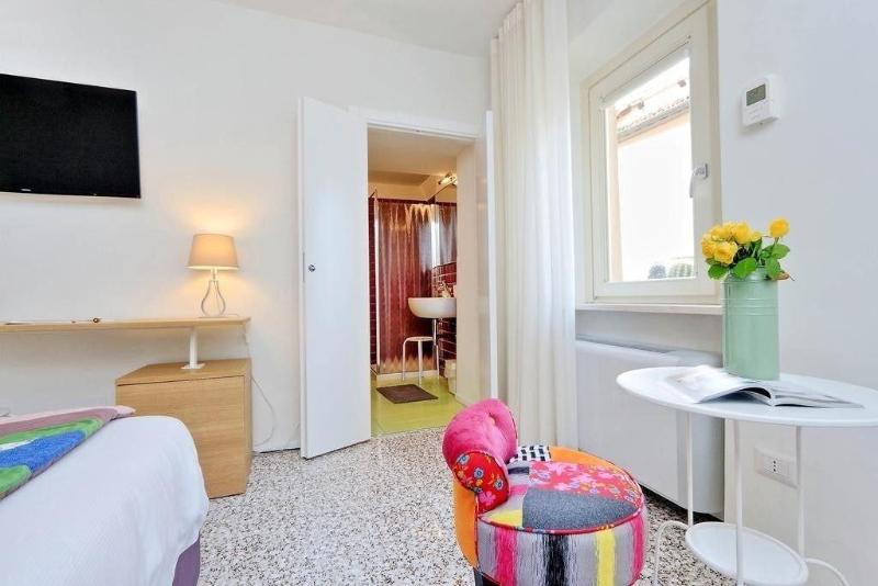Guest House Viaroma image