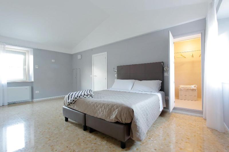 Guest House Viaroma image