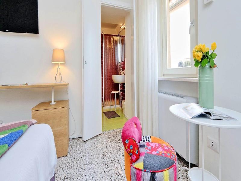 Guest House Viaroma image