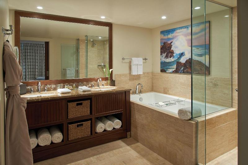 Inn By The Sea image