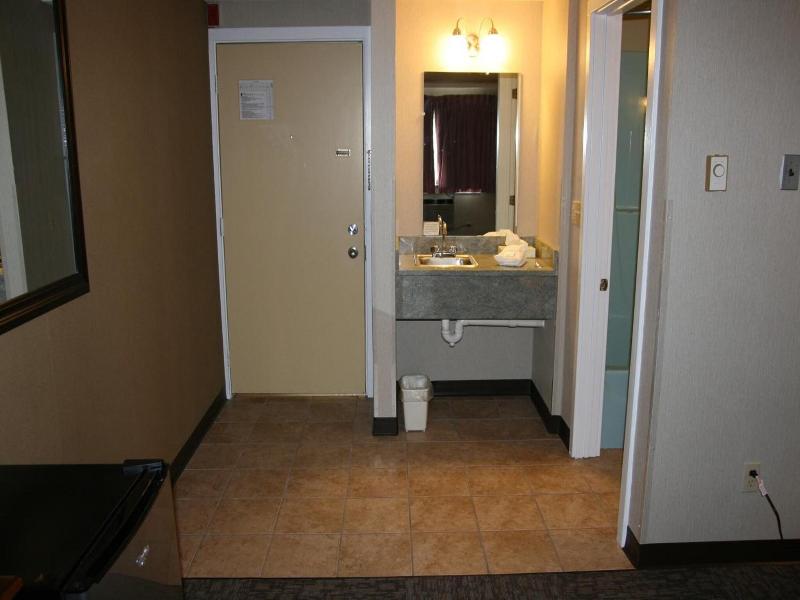 Bangor Inn & Suites image