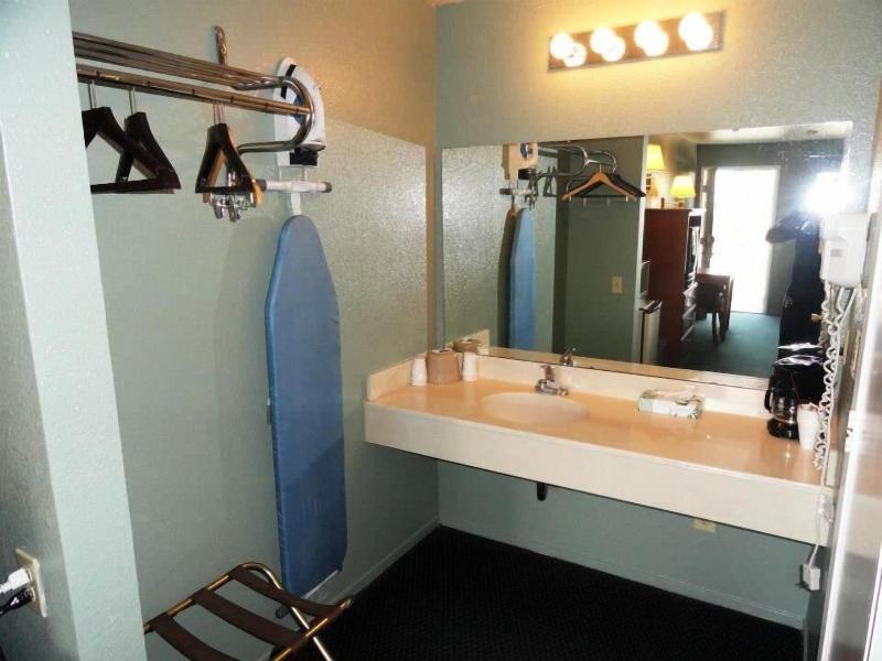 Applegate Inn image