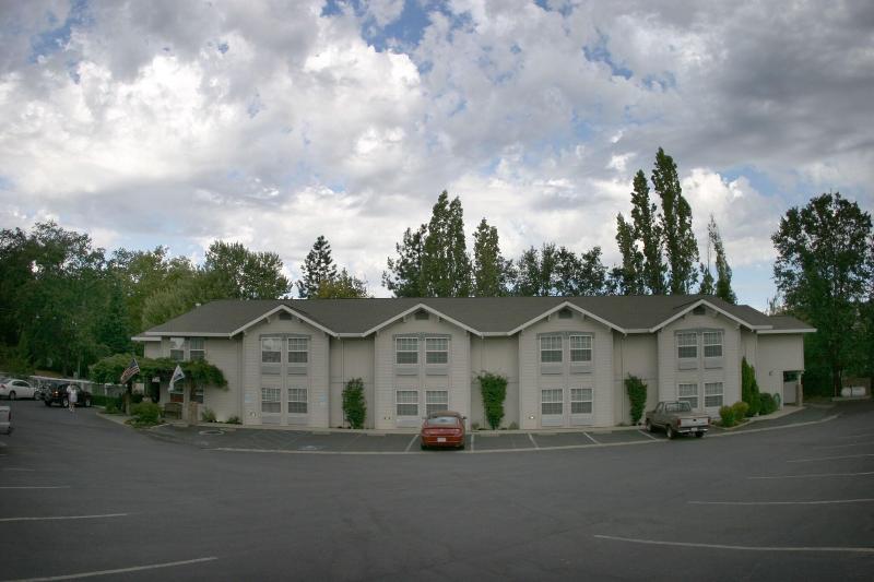 Murphys Inn Motel image