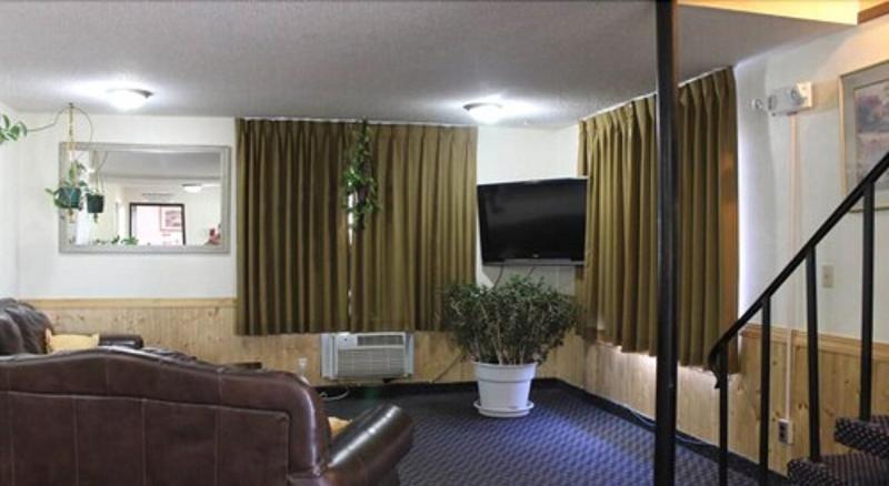 East Grand Inn image