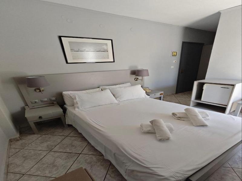 Karis Hotel image