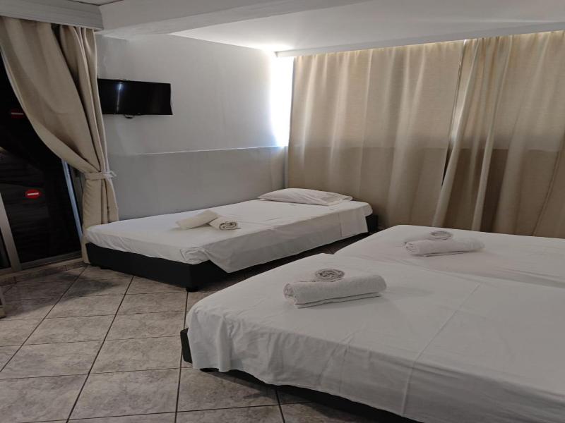 Karis Hotel image