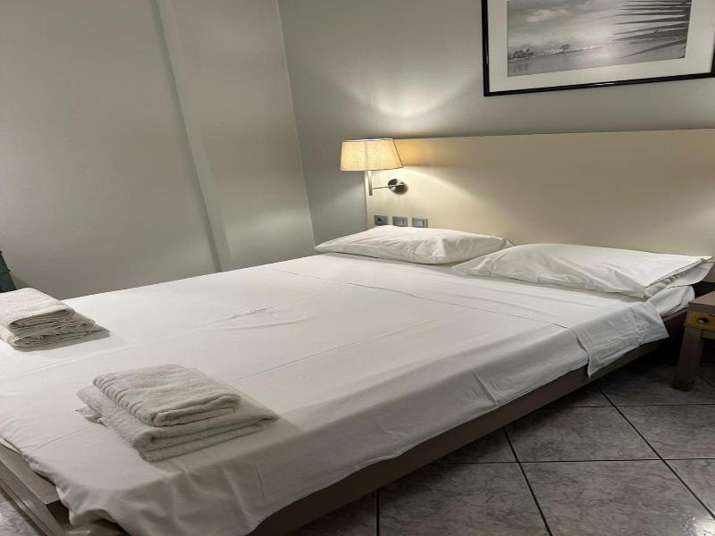 Karis Hotel image