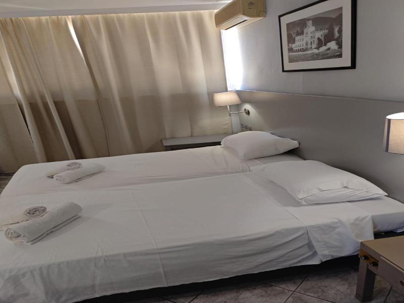 Karis Hotel image