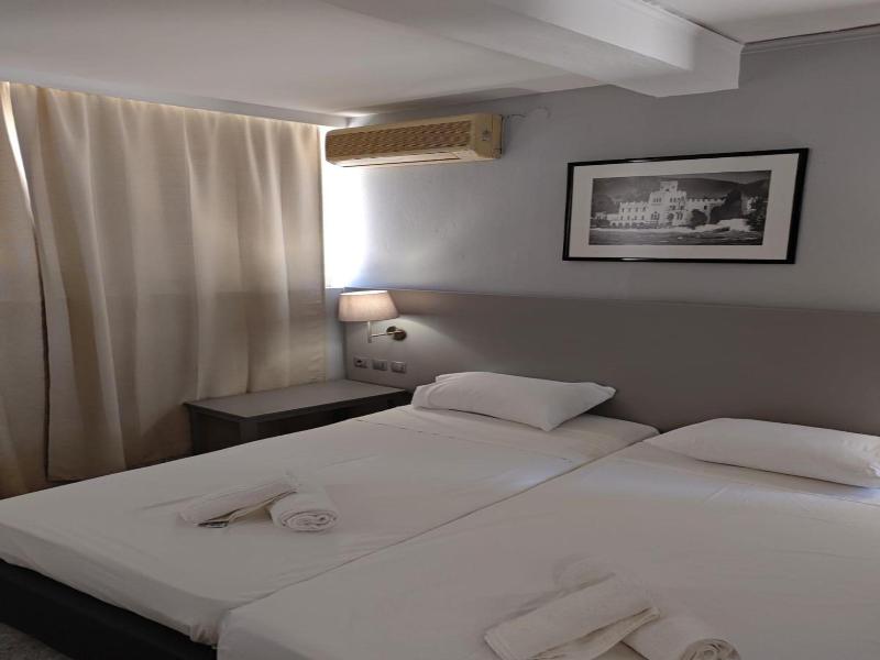 Karis Hotel image