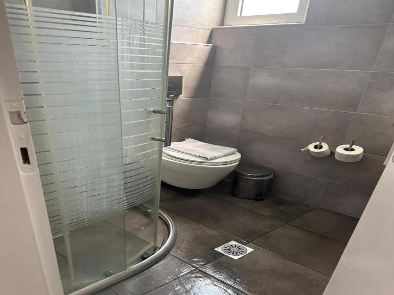 Karis Hotel image