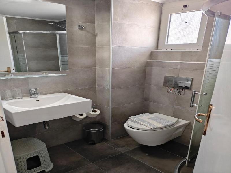 Karis Hotel image