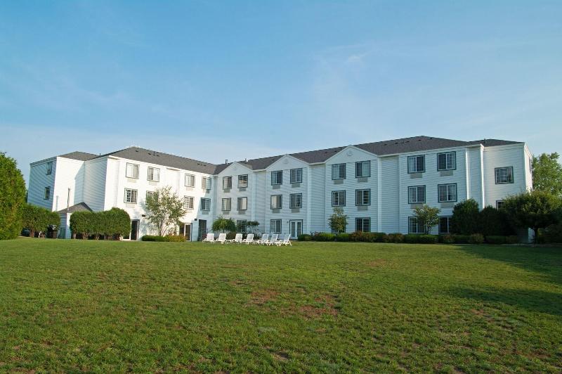 Charlevoix Inn & Suites SureStay Collection by Bes image