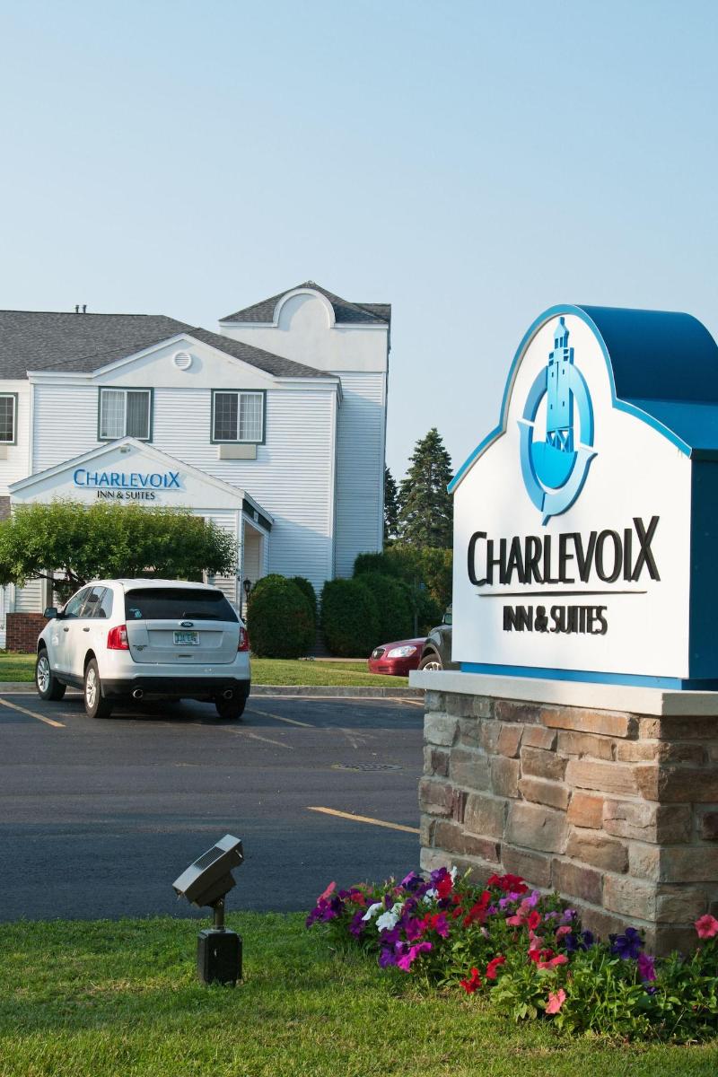 Charlevoix Inn & Suites SureStay Collection by Bes image