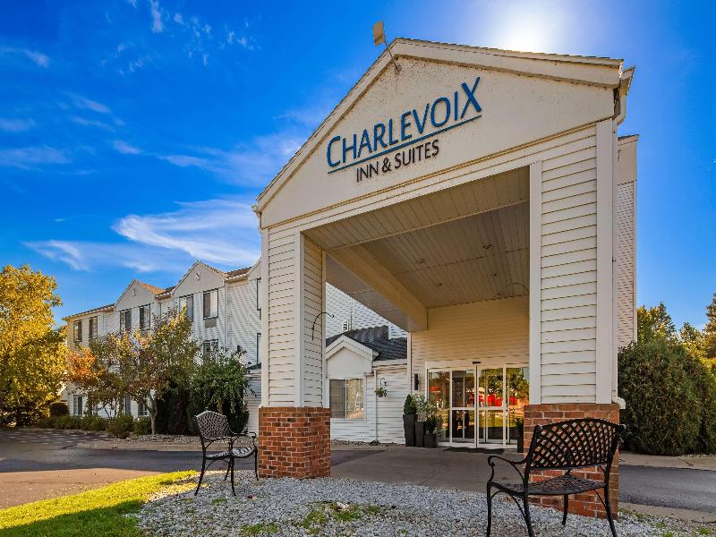 Charlevoix Inn & Suites SureStay Collection by Bes image