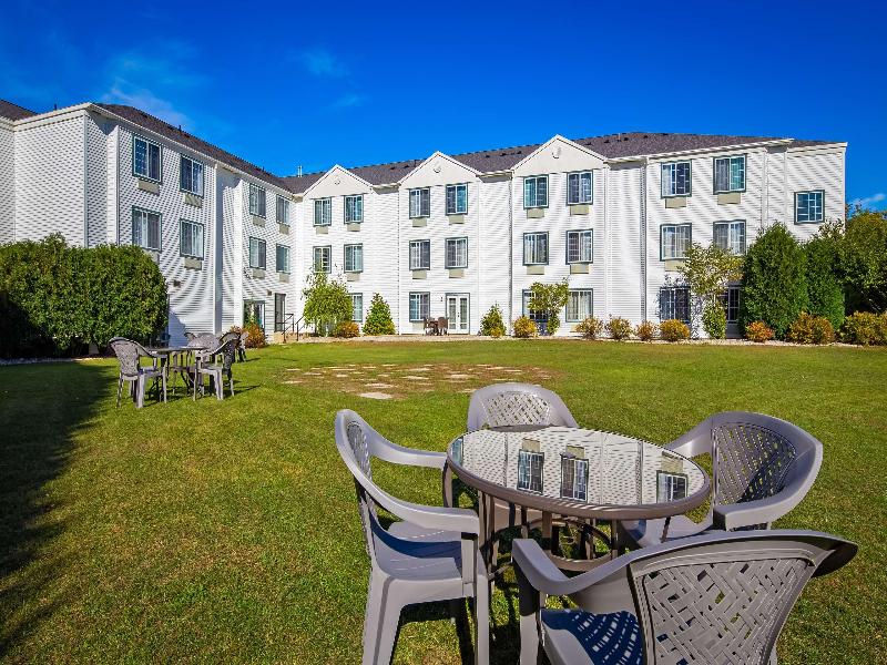 Charlevoix Inn & Suites SureStay Collection by Bes image