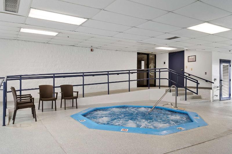 Charlevoix Inn & Suites SureStay Collection by Bes image