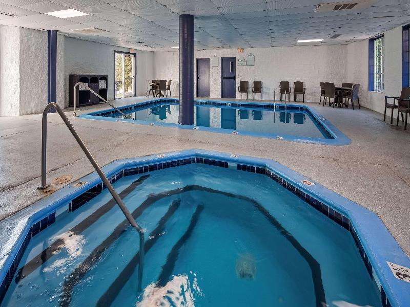 Charlevoix Inn & Suites SureStay Collection by Bes image