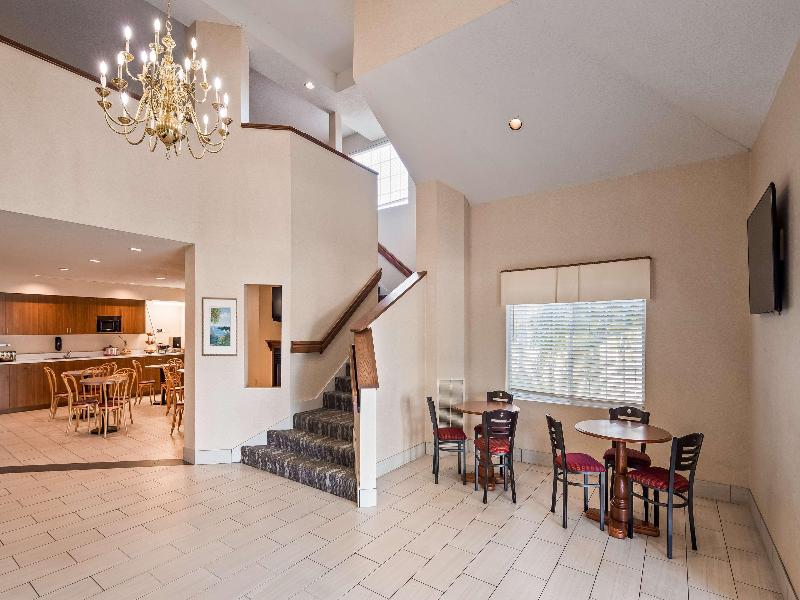 Charlevoix Inn & Suites SureStay Collection by Bes image