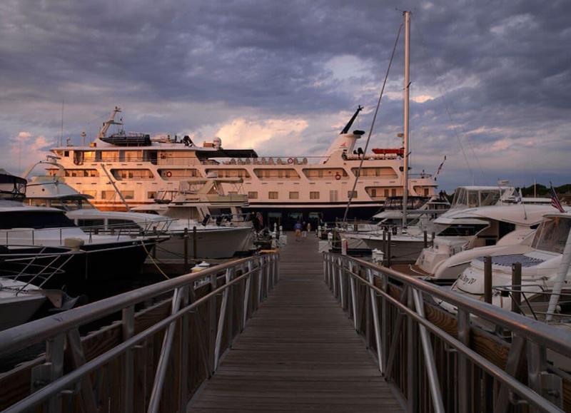 Charlevoix Inn & Suites SureStay Collection by Bes image