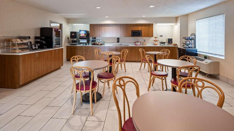 Charlevoix Inn & Suites SureStay Collection by Bes image